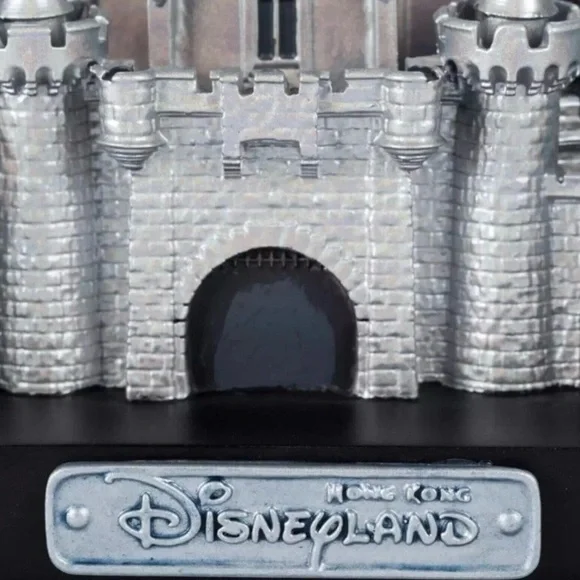 HONG KONG DISNEYLAND DISNEY 100 CASTLE OF MAGICAL DREAMS FIGURINE*NIB*